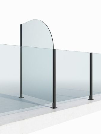 Garde-corps en verre avec poteaux