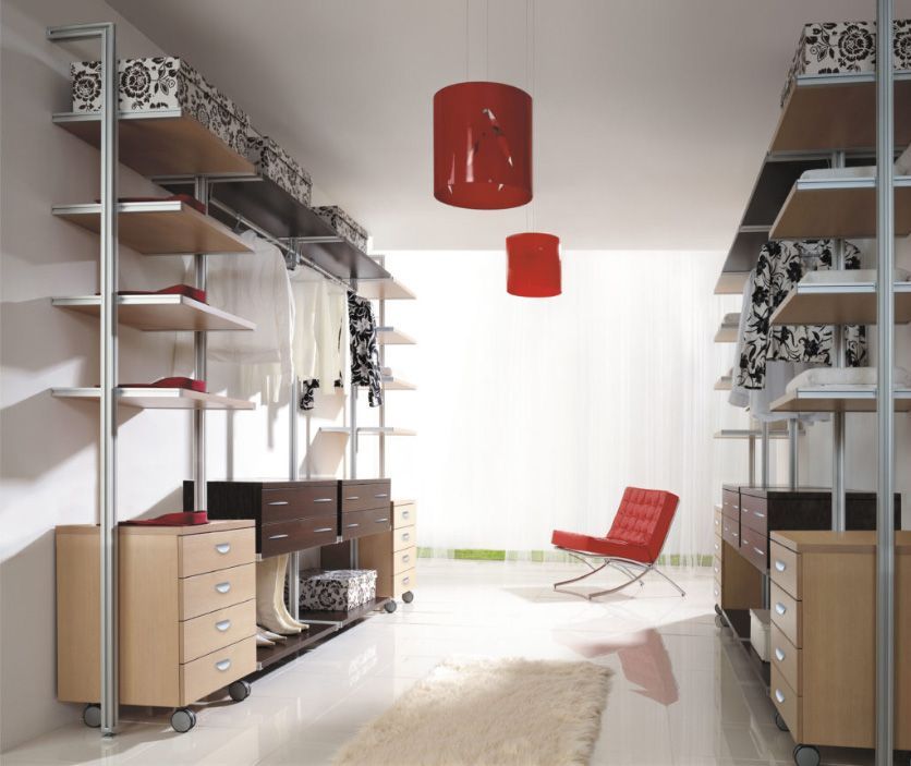 Dressing avec tablettes et tiroirs