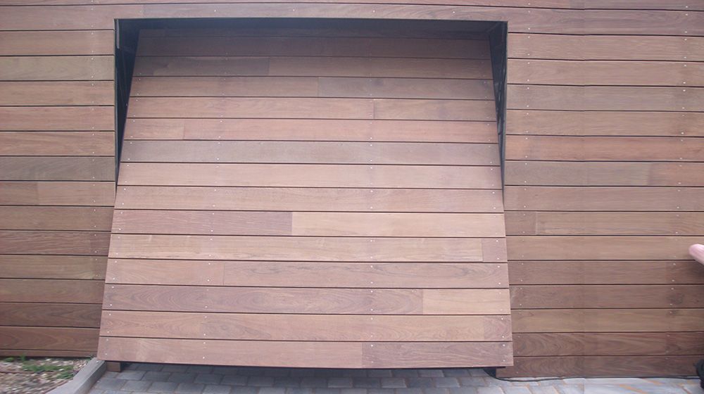 Porte de garage en bois
