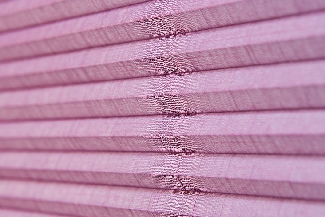 Zoom porte fenêtre avec store plissé fermé