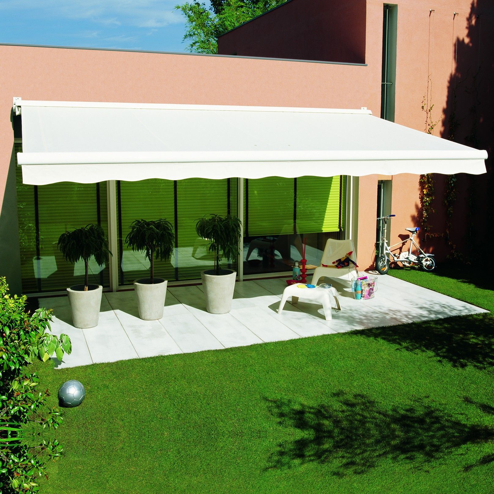 Coffre store banne noir.