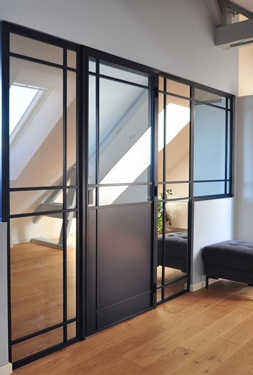 Grande verrière séparant 2 pièces