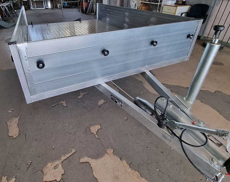 Διαξονικό τρέιλερ με φρένα