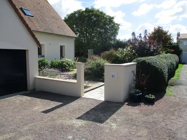 Muret autour d'un jardin