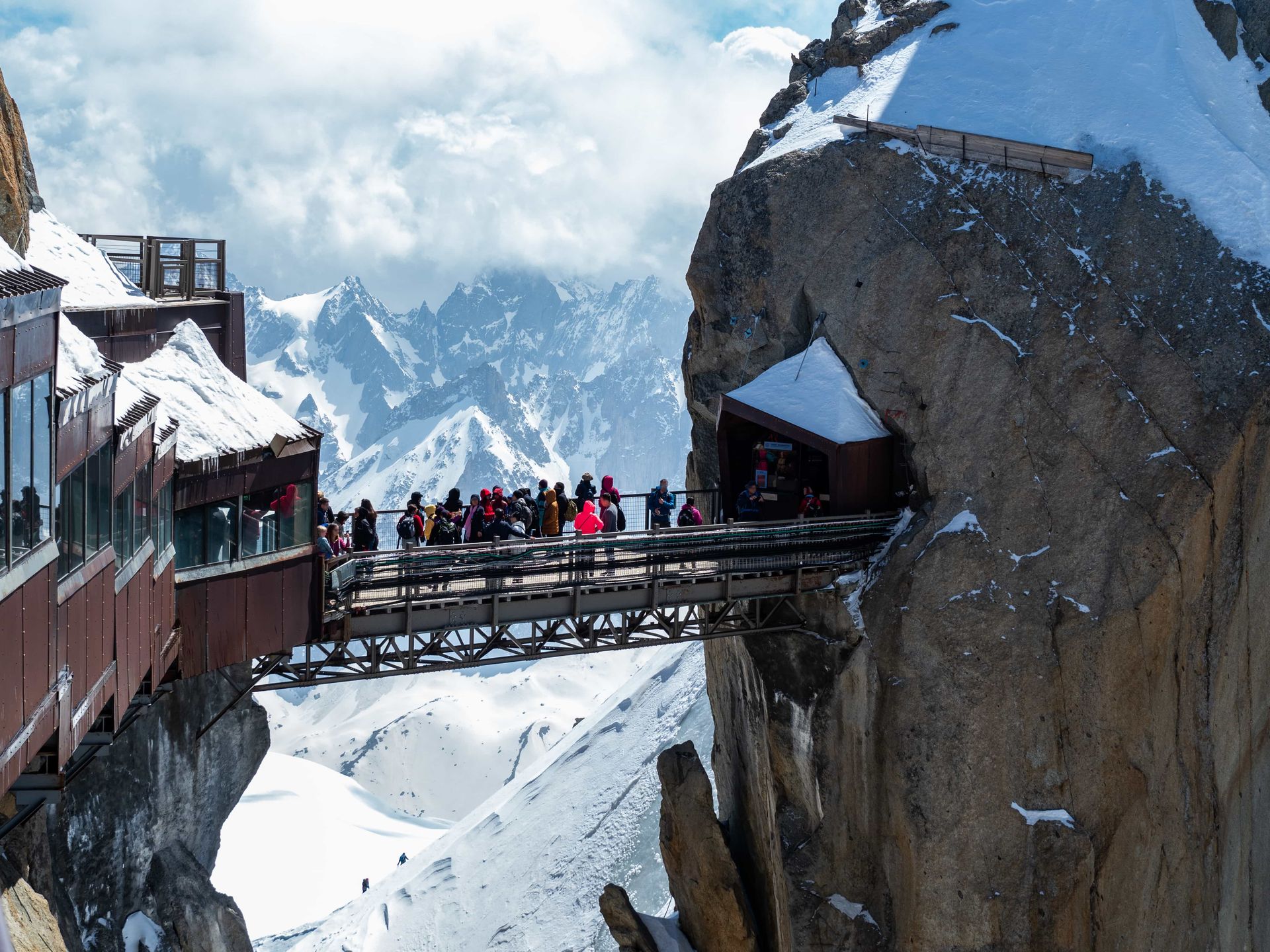 Une passerelle en montagne à Chamonix