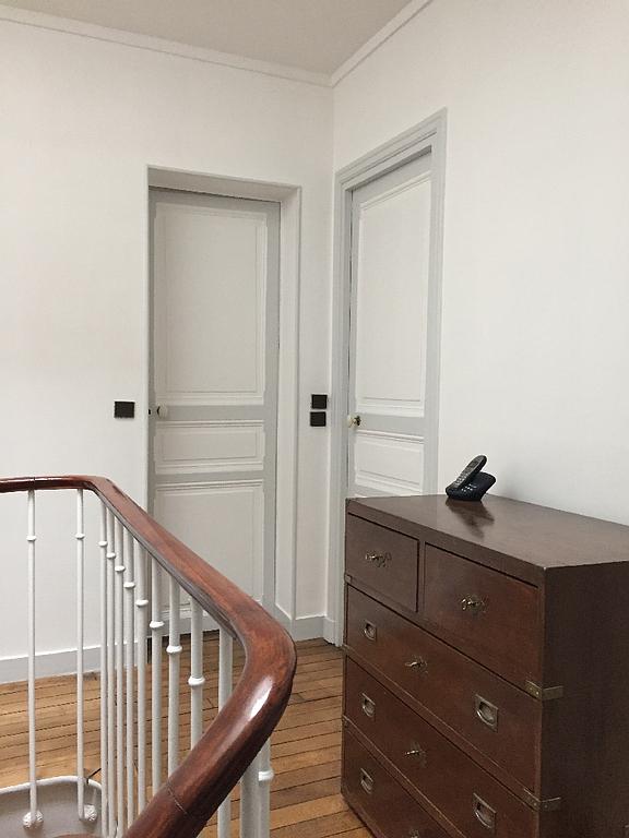 Garde-corps et parquet en bois