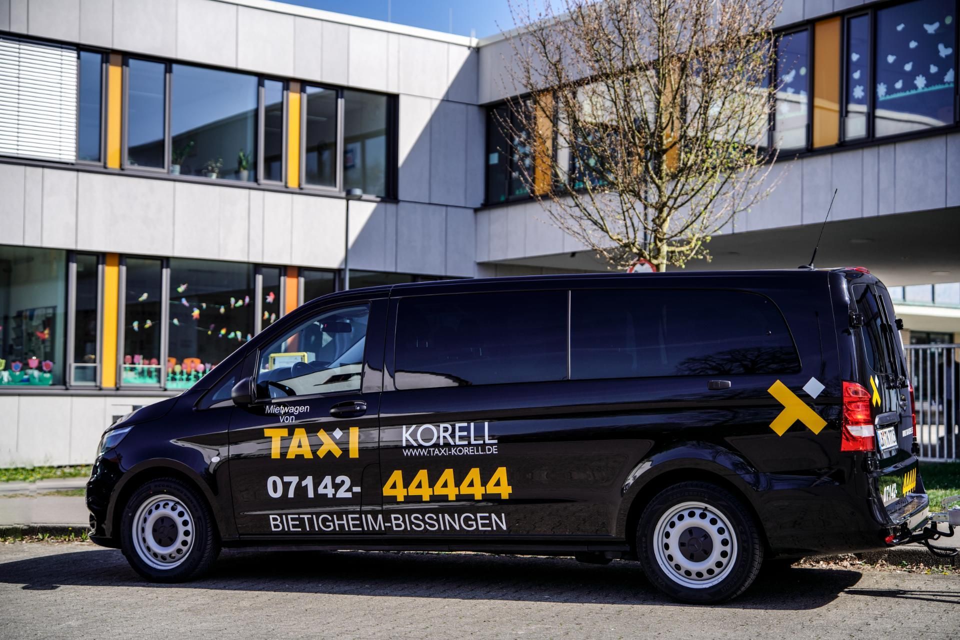 Ein Kleinbus von Taxi Korell