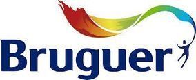 Logotipo de Bruguer con texto azul, una colorida salpicadura de pintura fluida en la parte superior y una pequeña figura que sostiene el extremo.