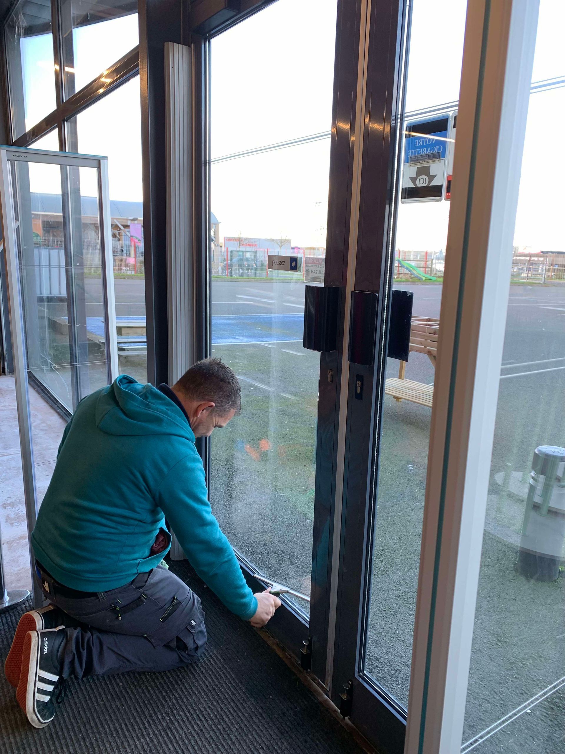 nettoyage vitrine de magasin 