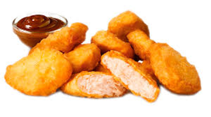 Nuggets de pollo con salsa para mojar.