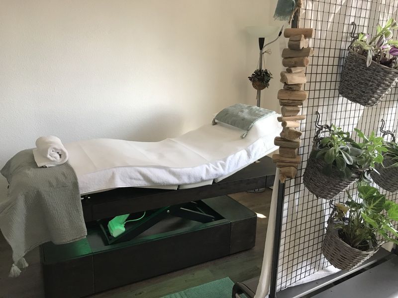 Coin cocooning cabinet