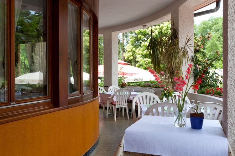 Hôtel restaurant Le Manoir | Spécialités suisses | Location de chambres Genève