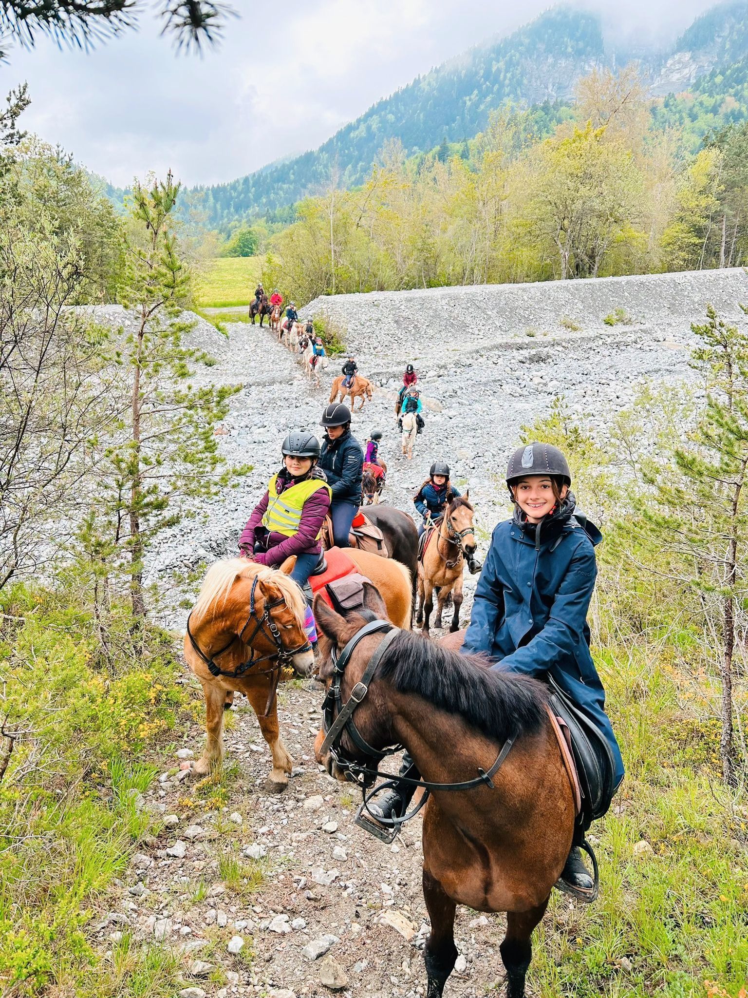 Stage d'équitation avec des enfants