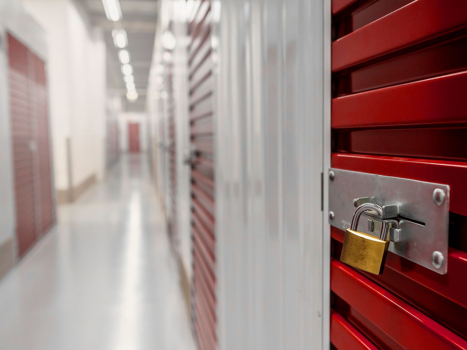 Cadenas sur une porte de self stockage