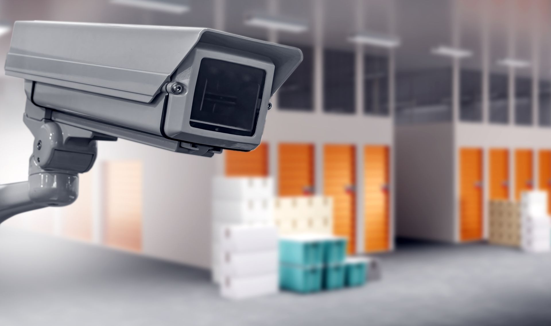 Caméra de surveillance dans un entrepôt de stockage