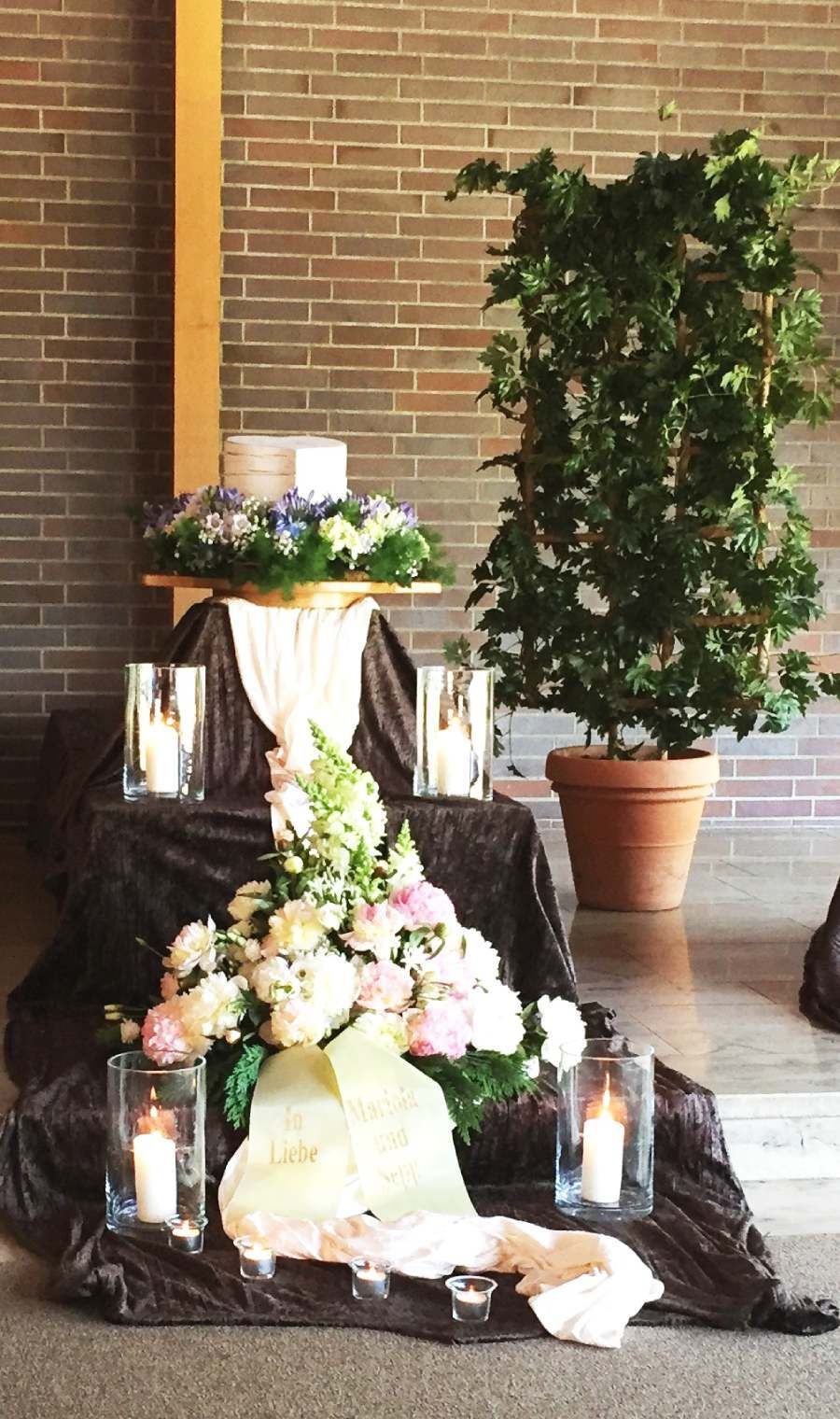 Blumendekoration Kirche