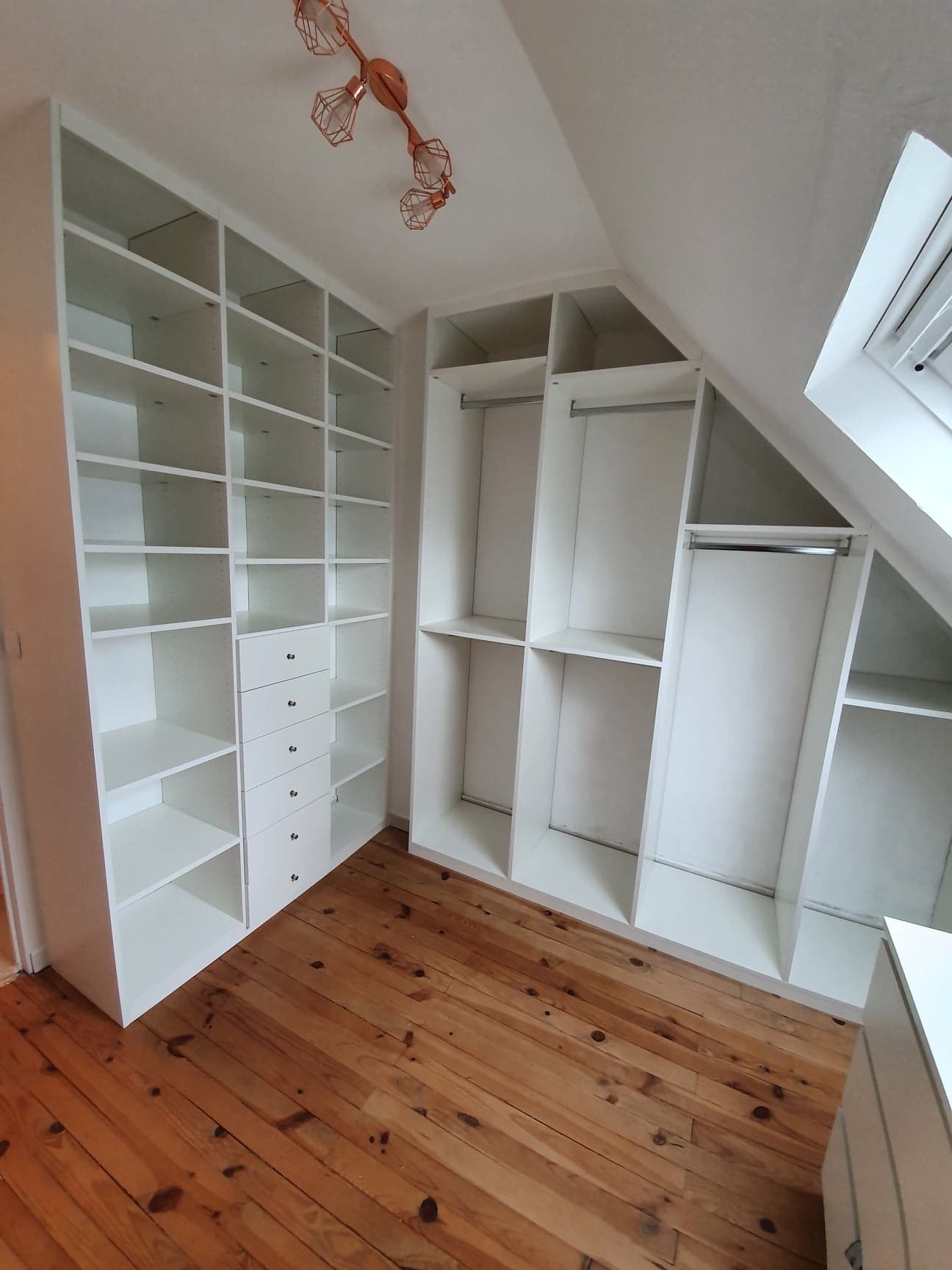 Dressing dans une chambre