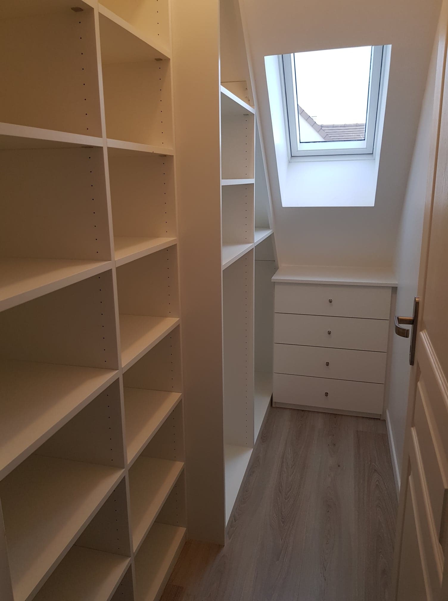 Espace dressing dans les combles