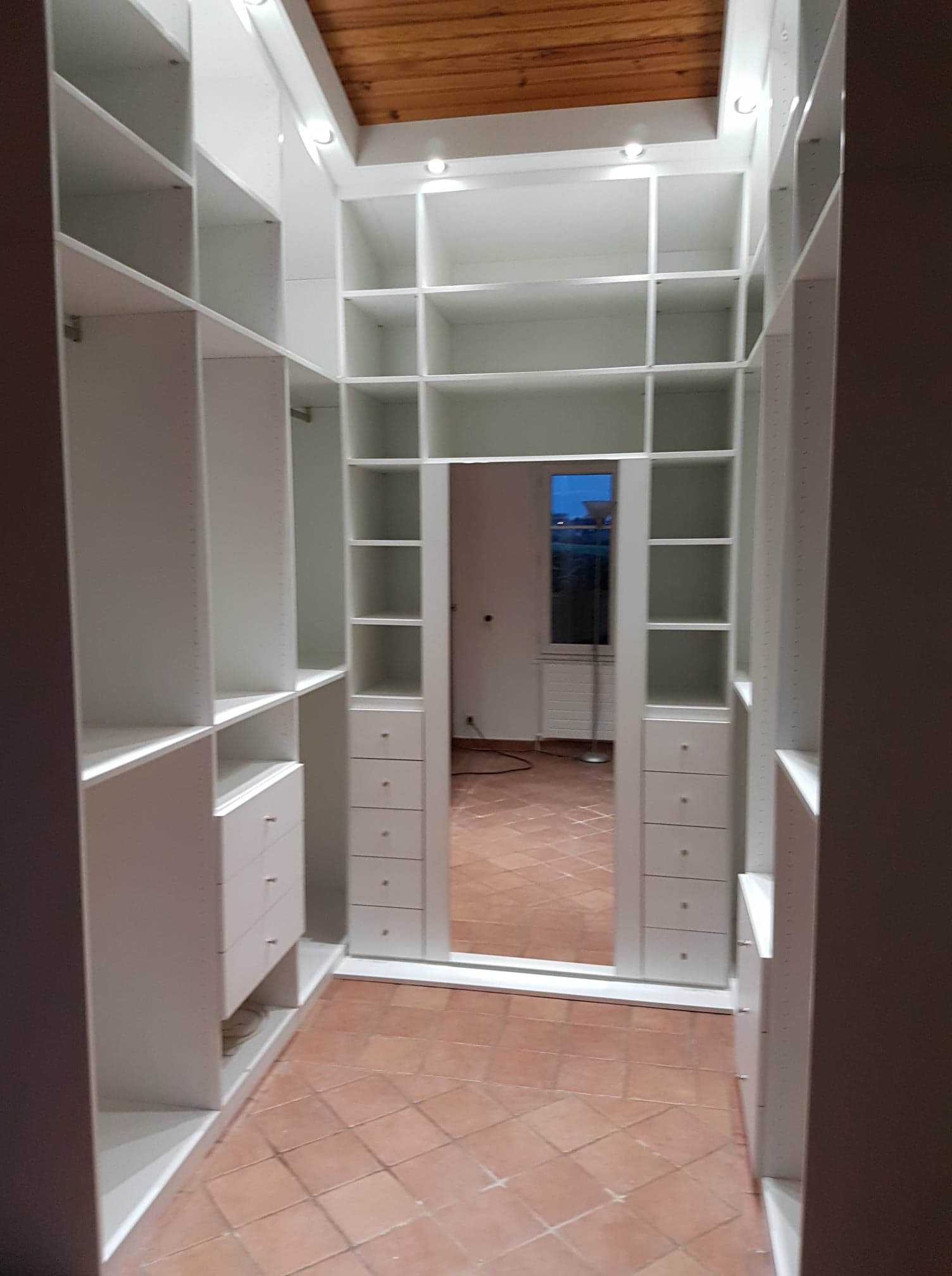 Dressing, aménagement d'espace rangement