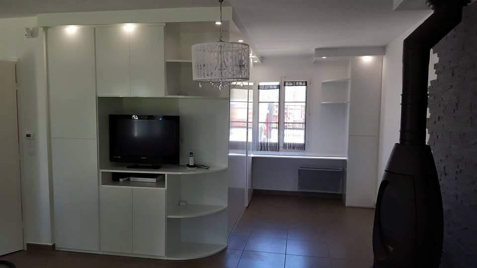 ensemble de placard et lit-pont dans séjour