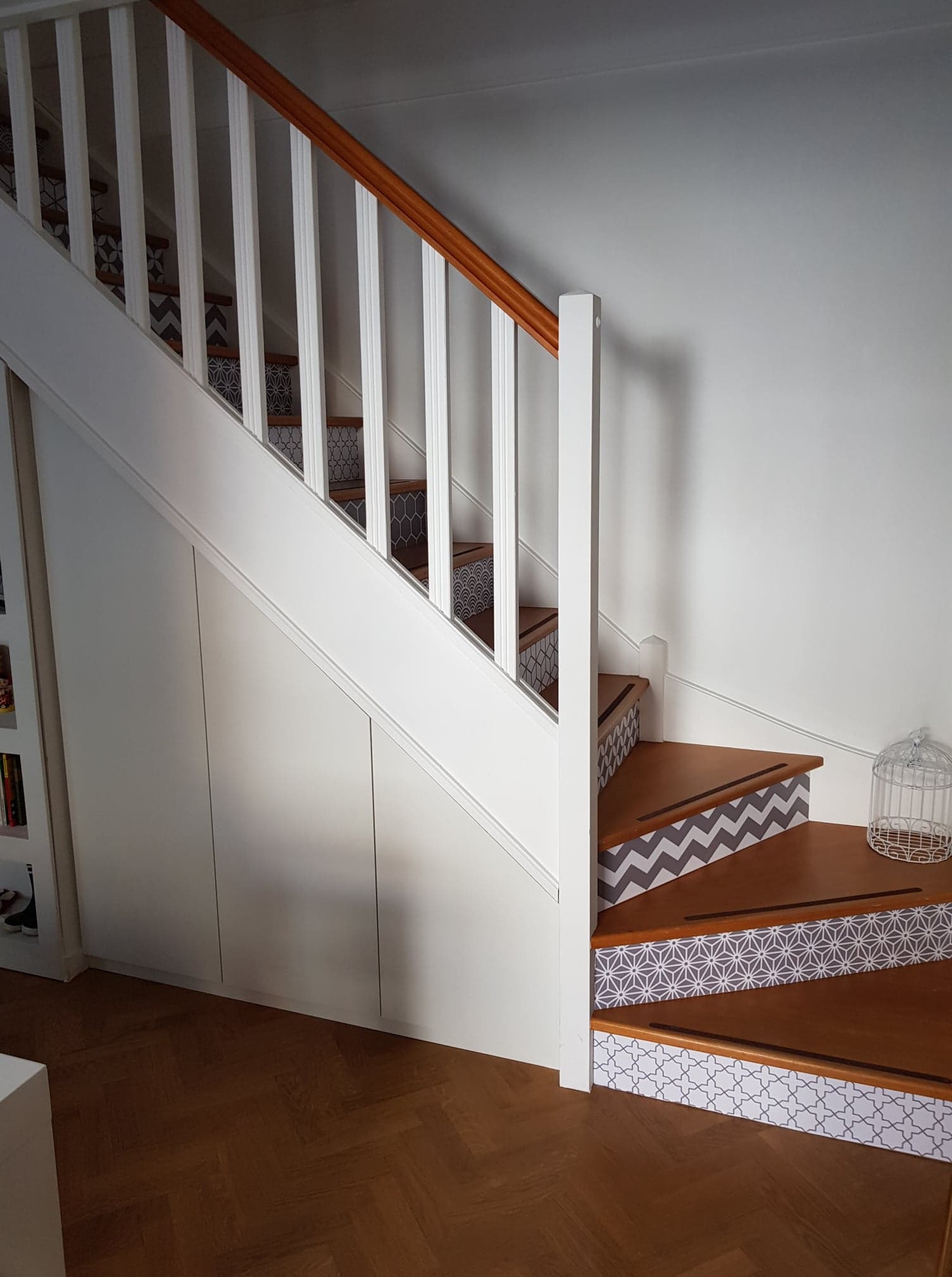 Petit placard sous escalier