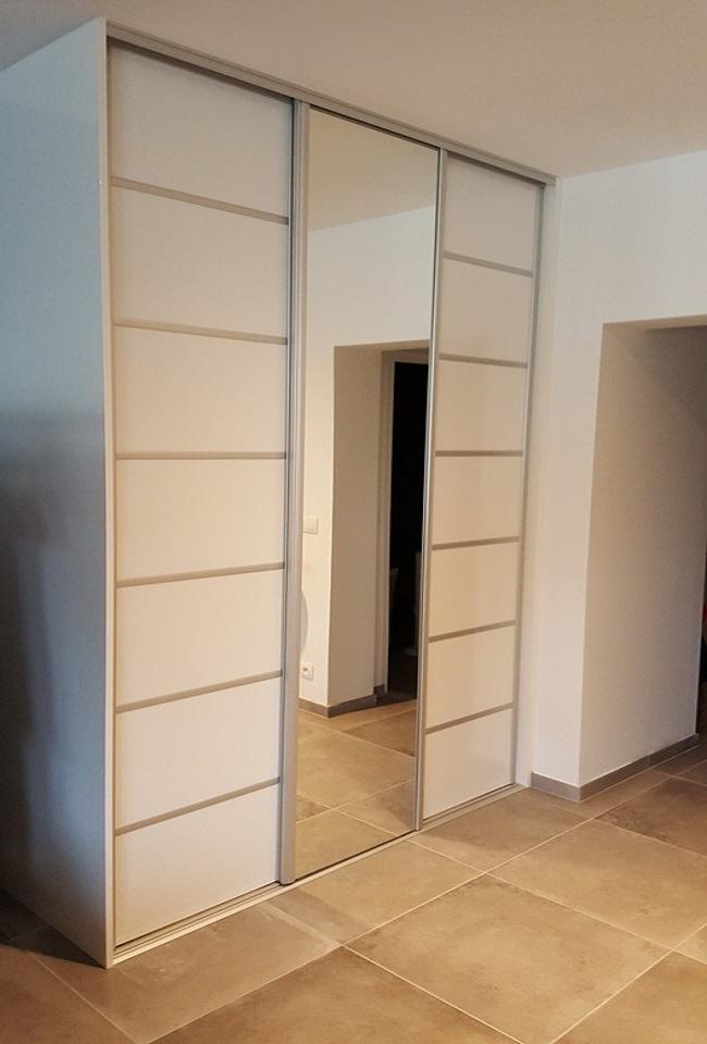 Placard avec façade japonaise