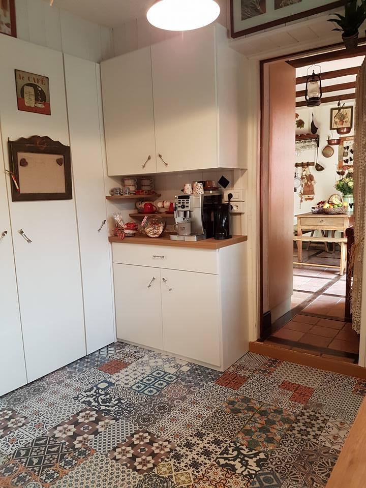 Placard et parquet dans une buanderie