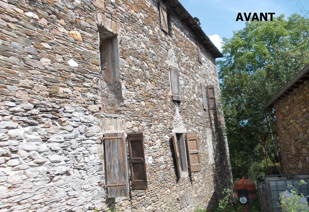 Maison en pierres avant rejointement