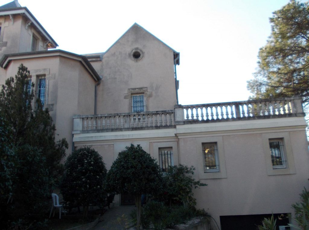 Château avant nettoyage de façade