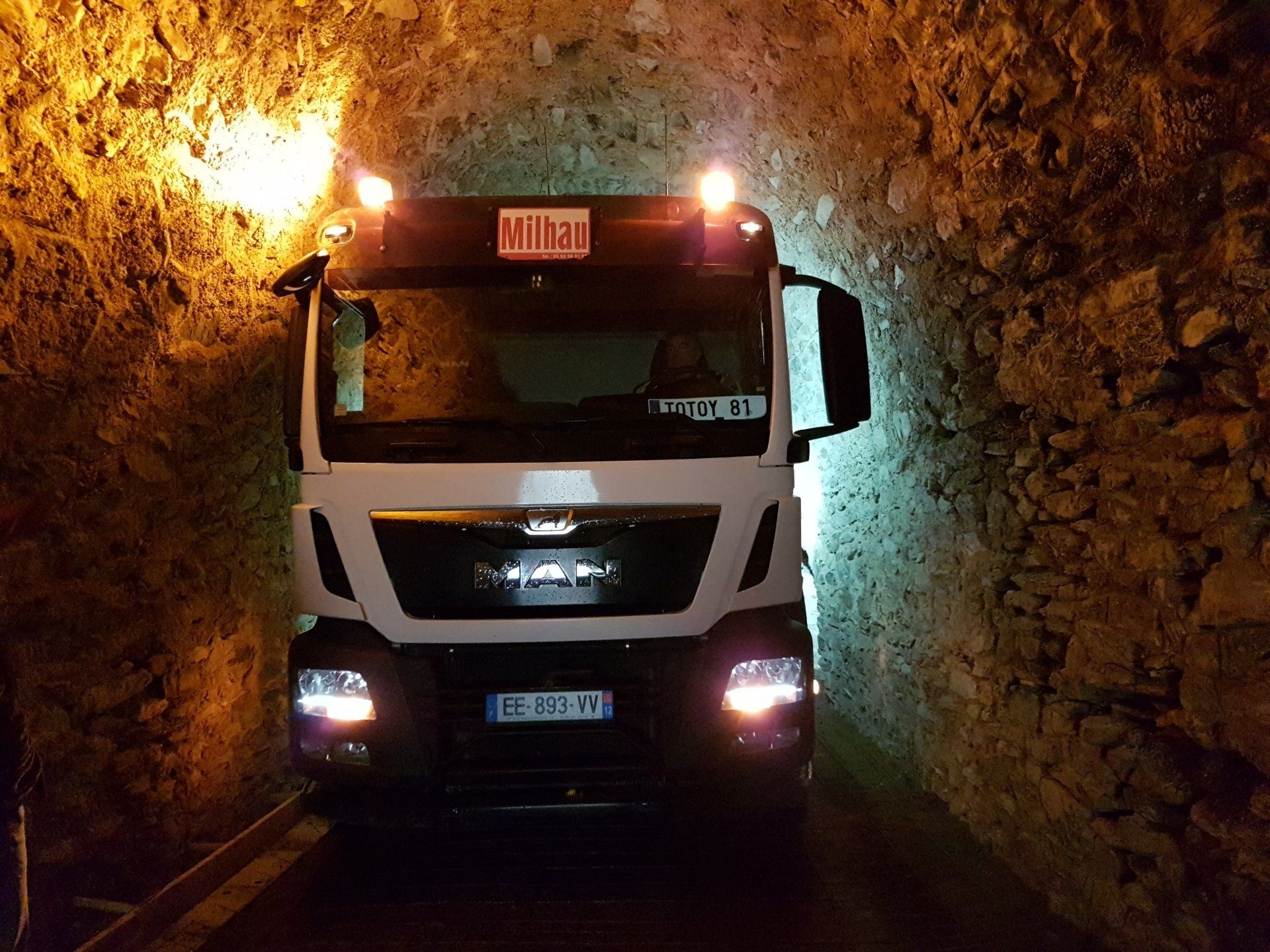 Face d'un camion de l'entreprise