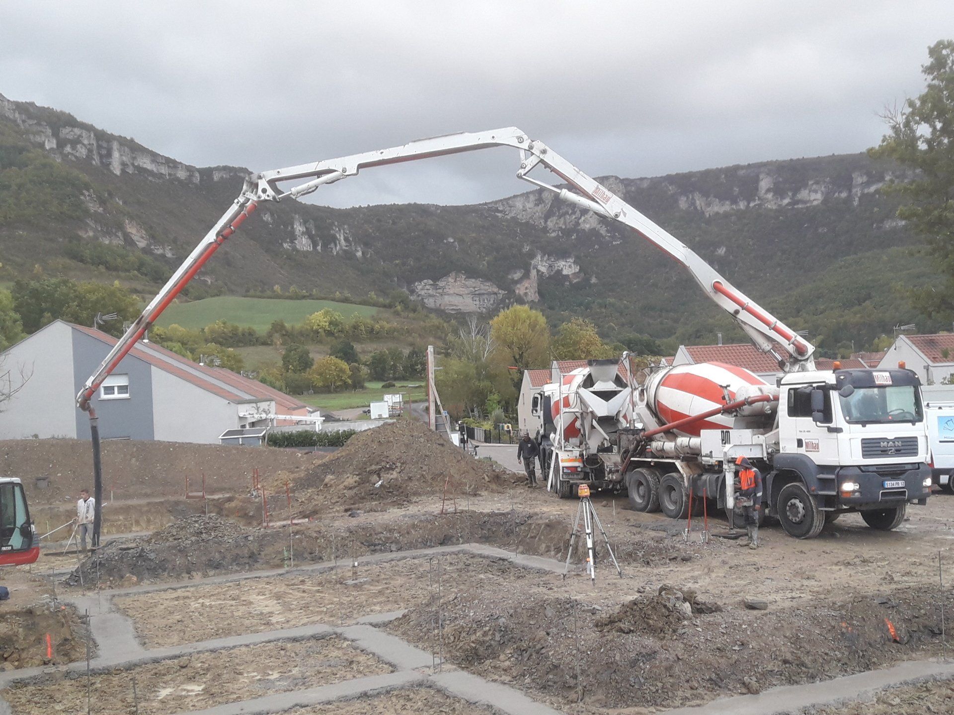 Travaux publics avec coulage de béton