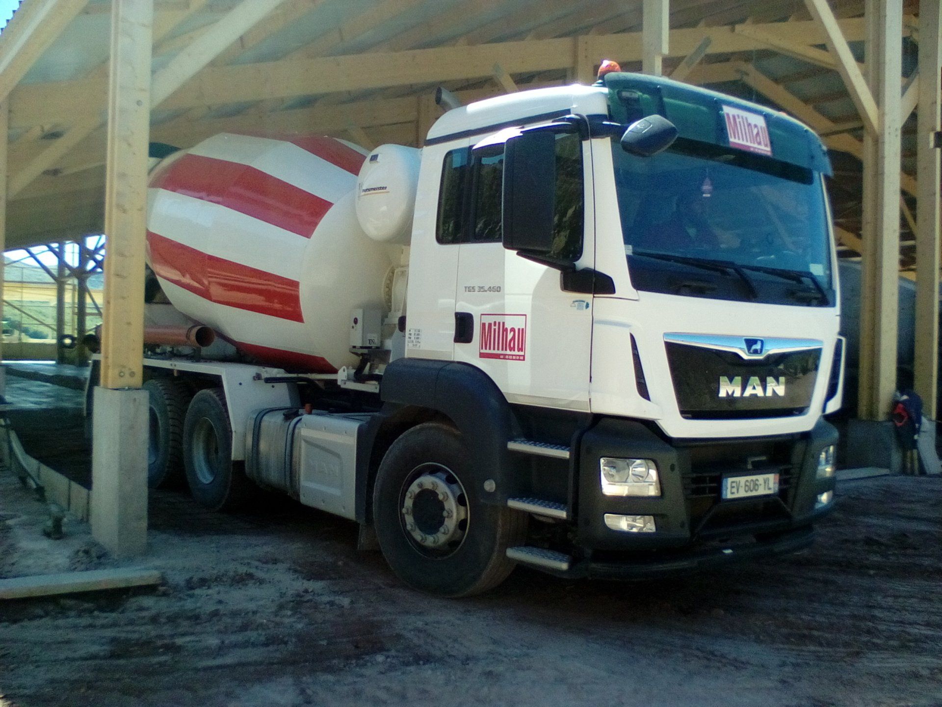 Camion toupie pour béton prêt à l'emploi