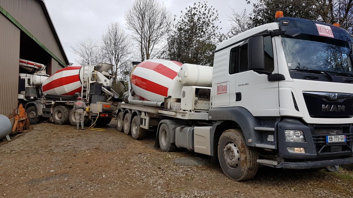 Bulldozer de béton en sortie