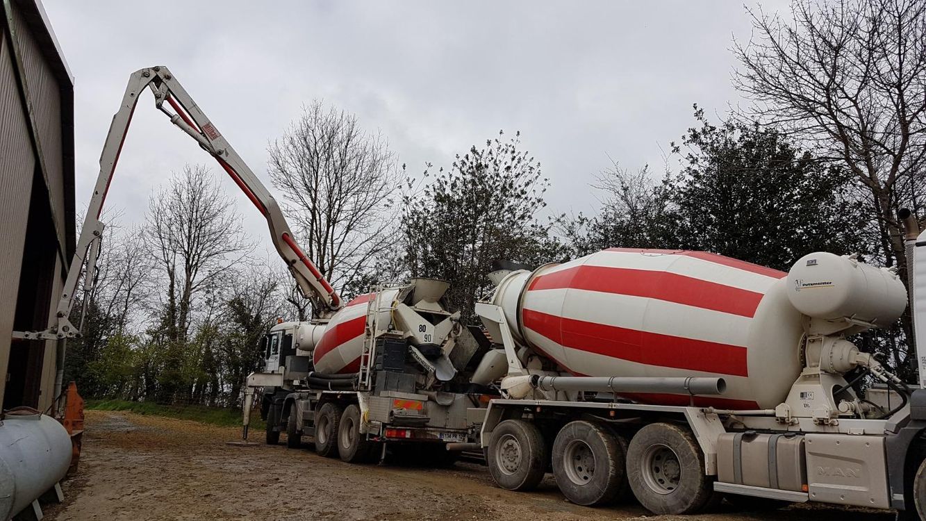 Camion bulldozer de béton