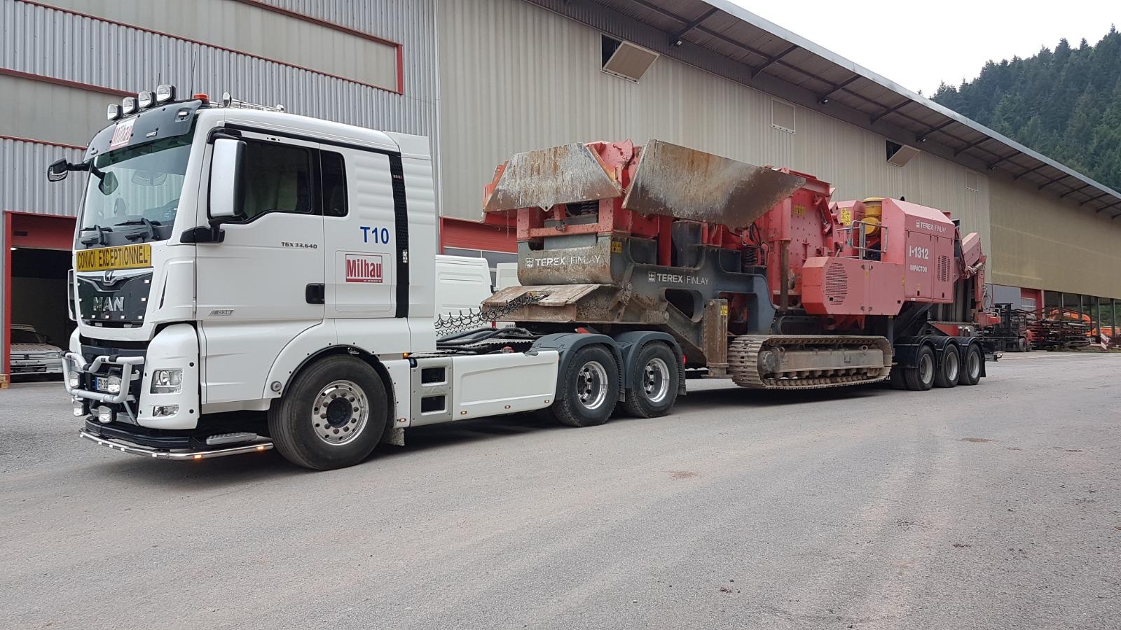 Livraison d'engin sur un chantier