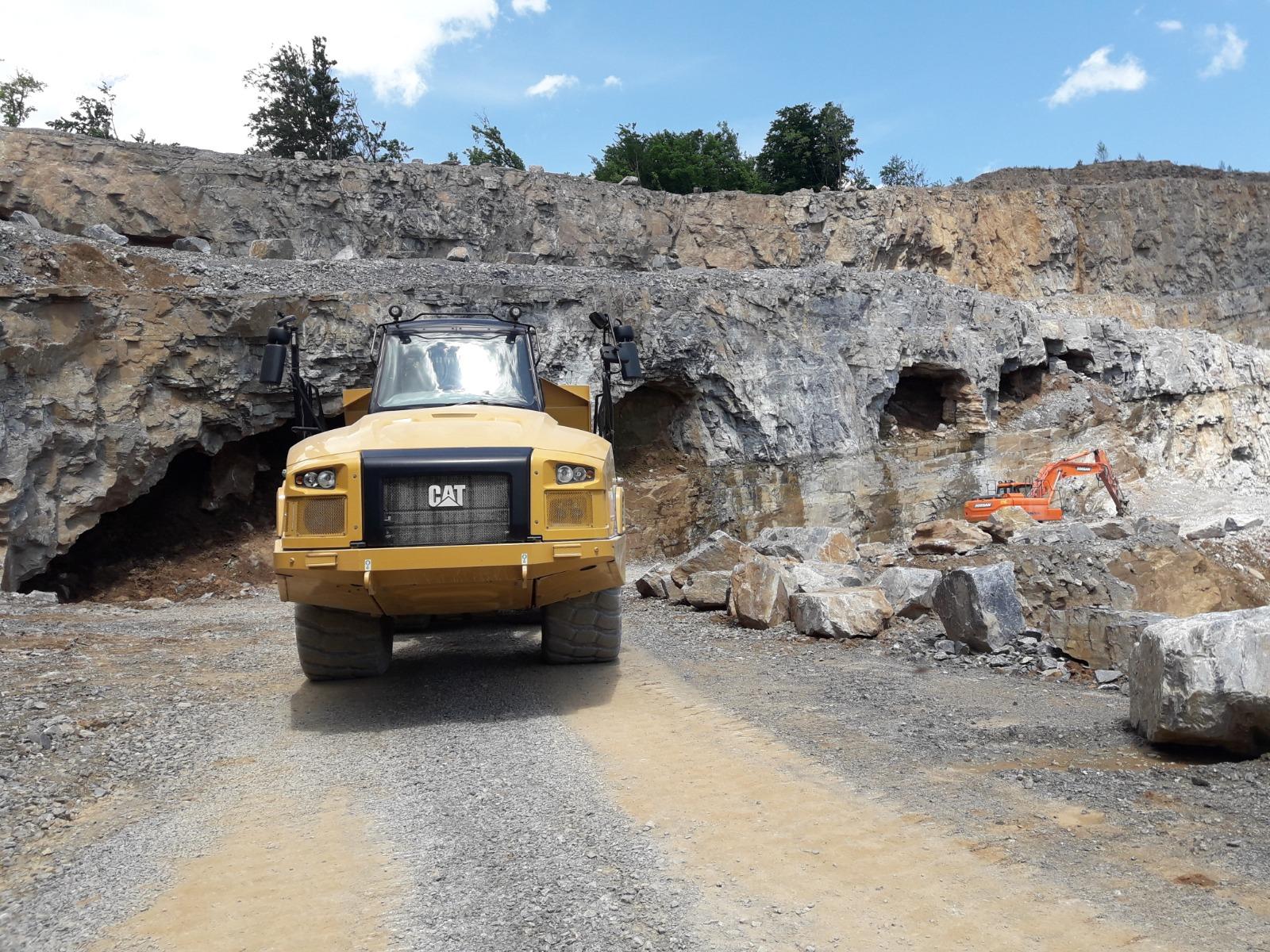 Camion sur notre carrière de matériaux