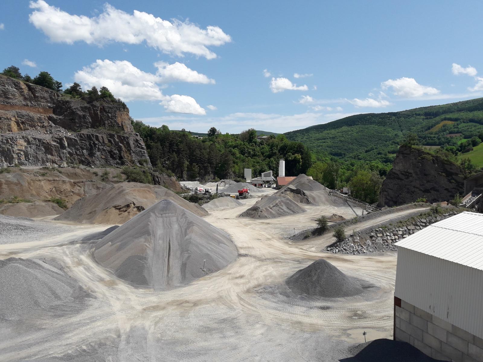 Tas de graviers sur la carrière