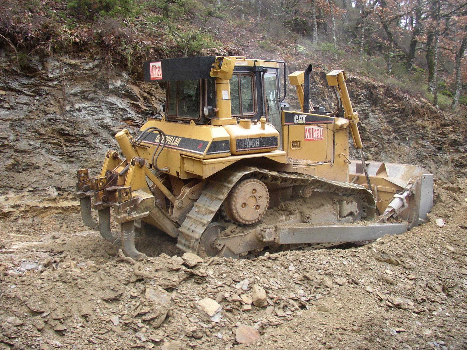 Pelle à chenilles pour un chantier de travaux publics