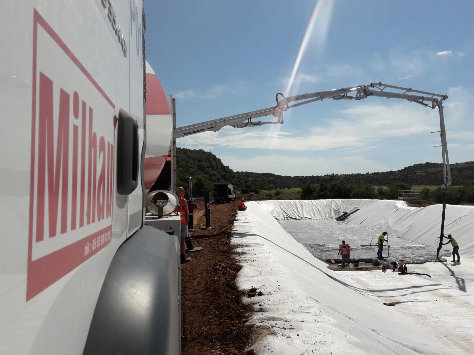 Pose de béton prêt à l'emploi