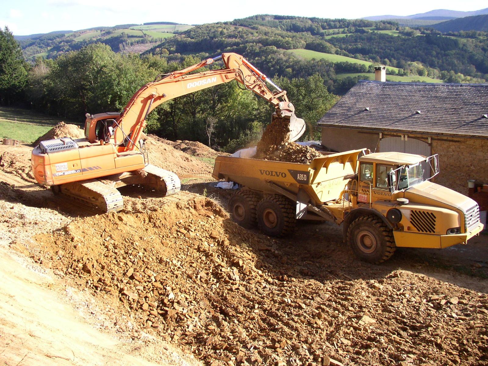 Tractopelle sur un chantier de terre
