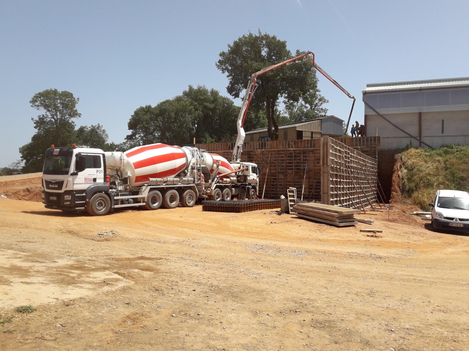 Travaux avec engin loué avec chauffeur