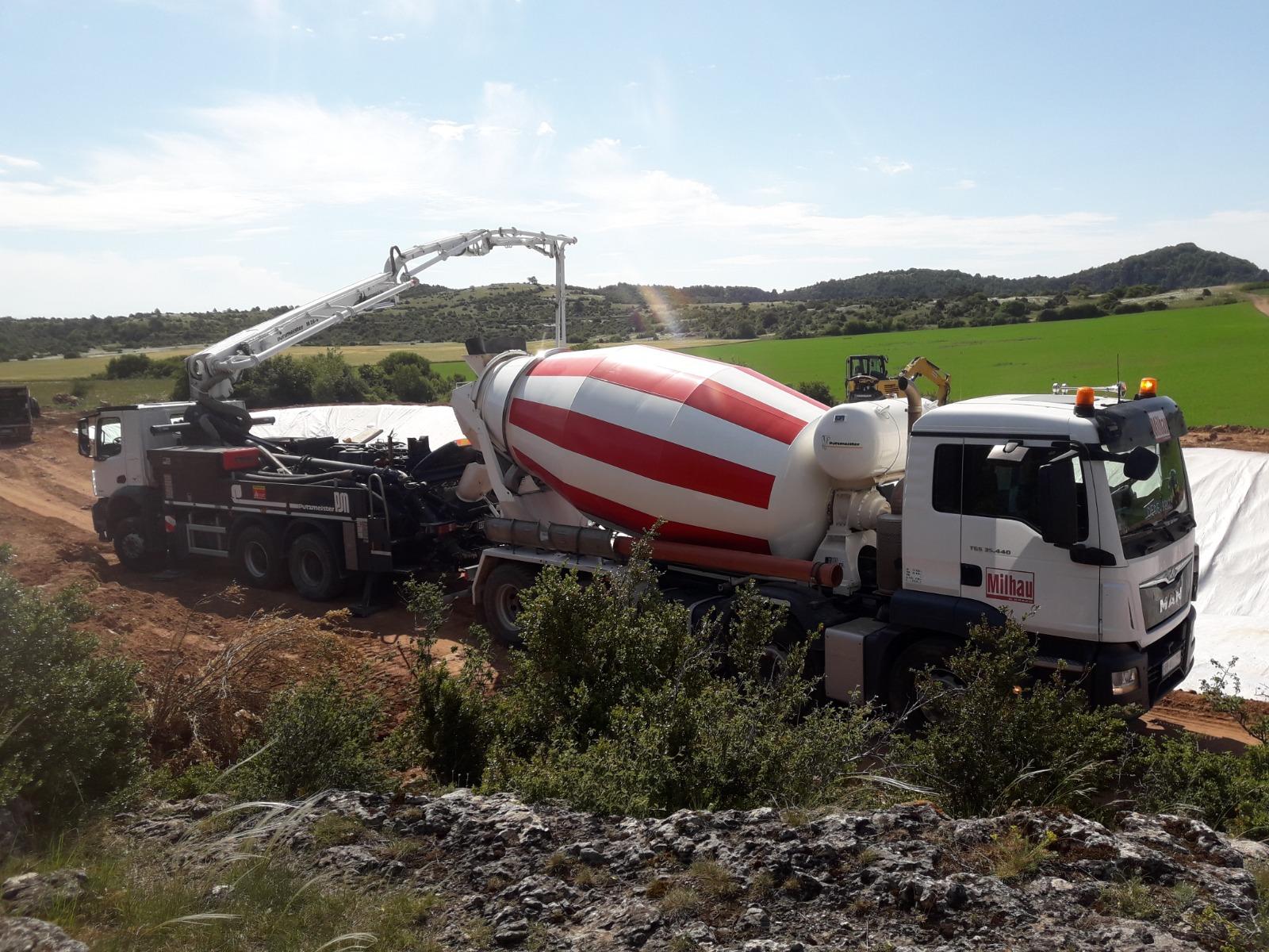 Travaux de VRD près d'un champ