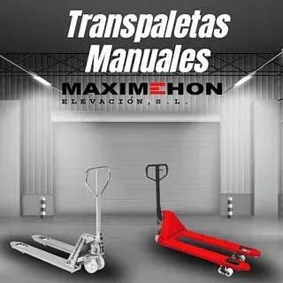 Una transpaleta roja y blanca frente a la puerta de un almacén
