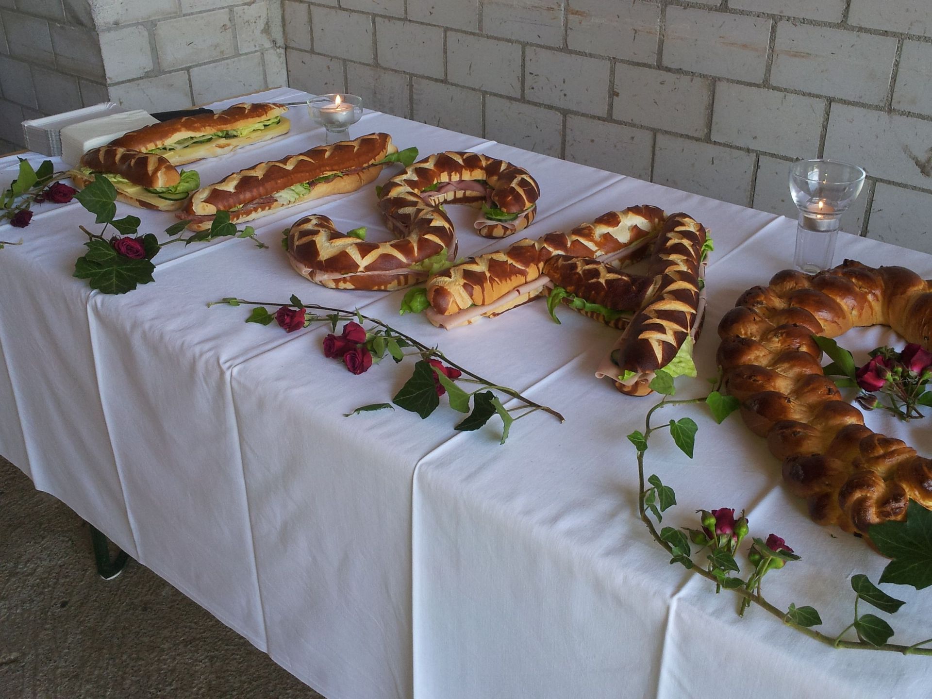 Laugenbuchstaben gefüllt