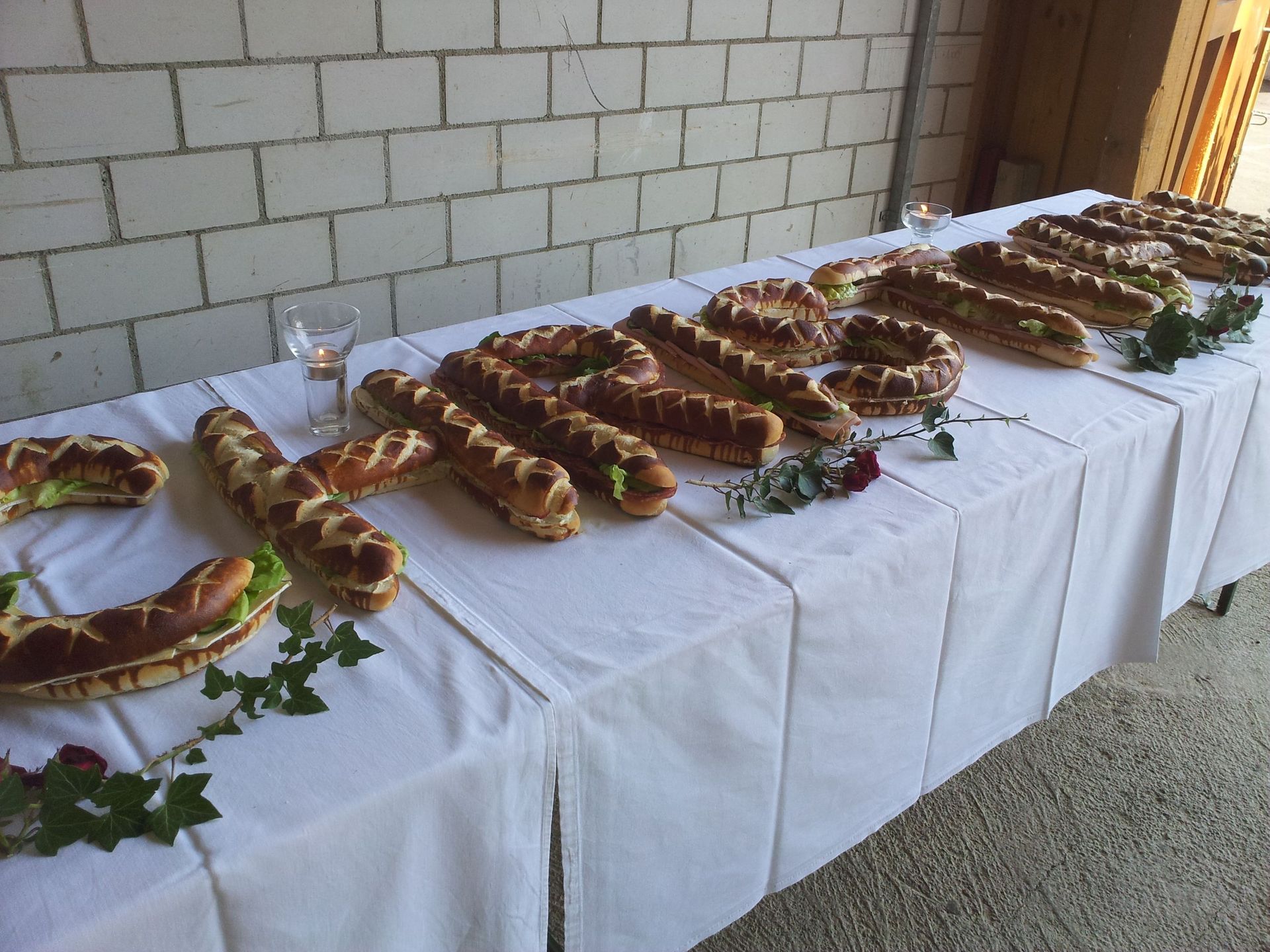 Laugenbuchstaben gefüllt