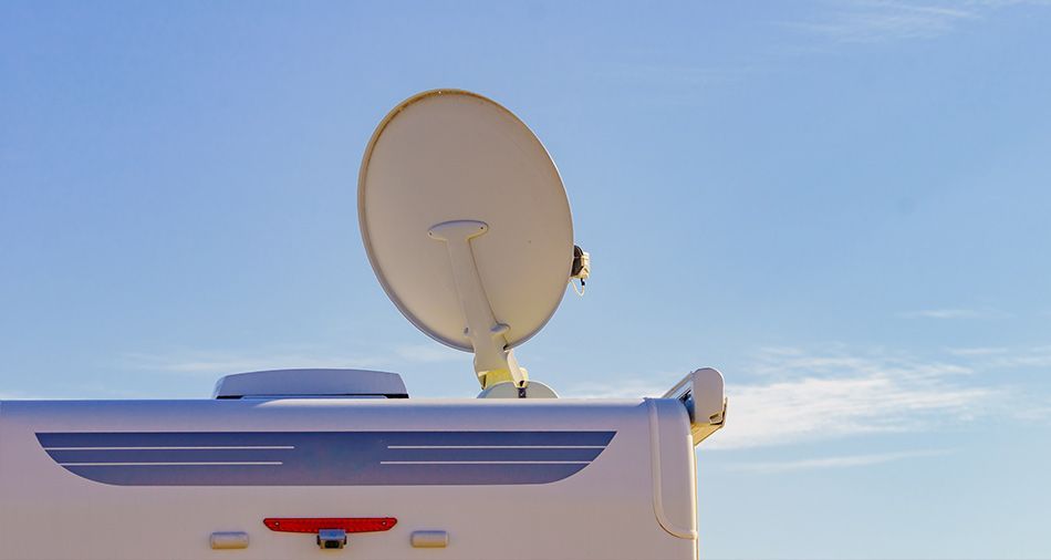 Antenne TV sur le toit d'un camping car