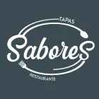 Logotipo para Restaurante Sabores: letra blanca "Sabores" con cuchara y tenedor, texto "TAPAS" y "RESTAURANTE" sobre fondo azul oscuro.