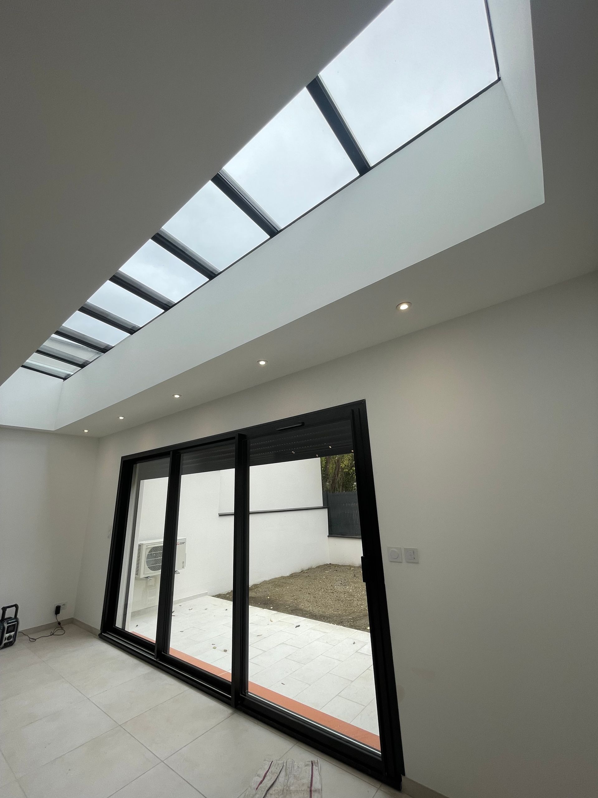 Pièce avec de nombreuses ouvertures