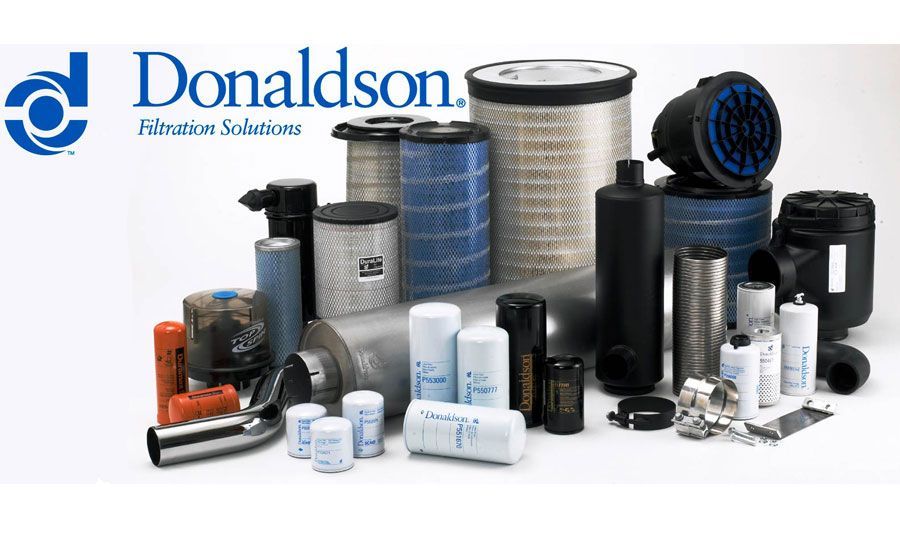 Se muestran una variedad de filtros Donaldson en una mesa.