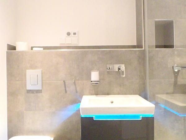 beleuchtetes waschbecken